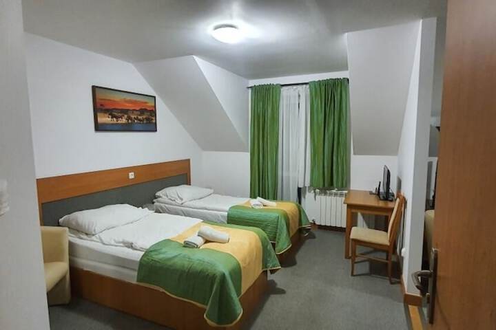 Room 6 of 40