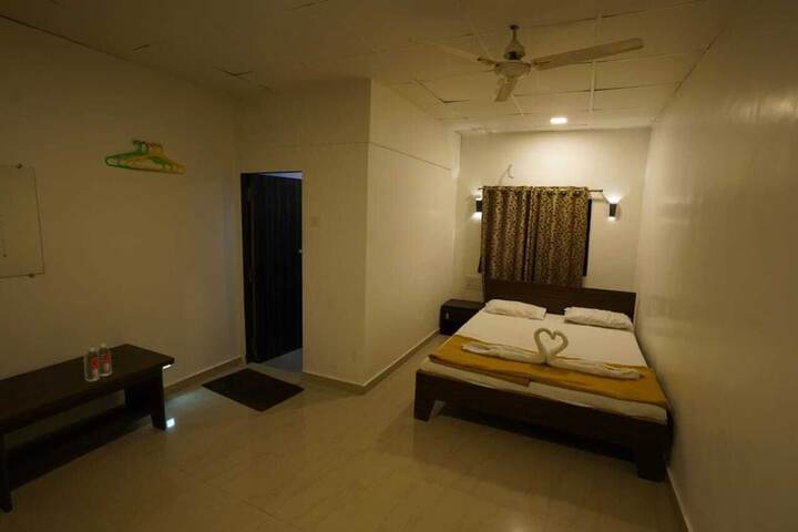 Room 4 of 41