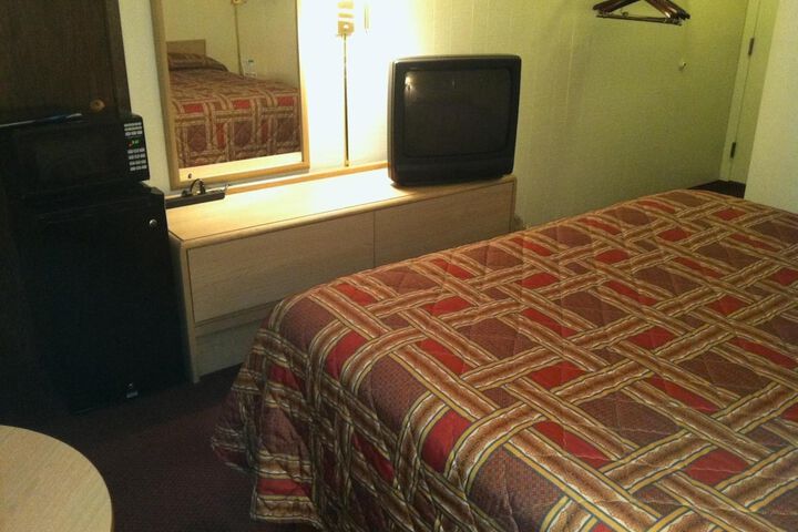 Room 11 of 35