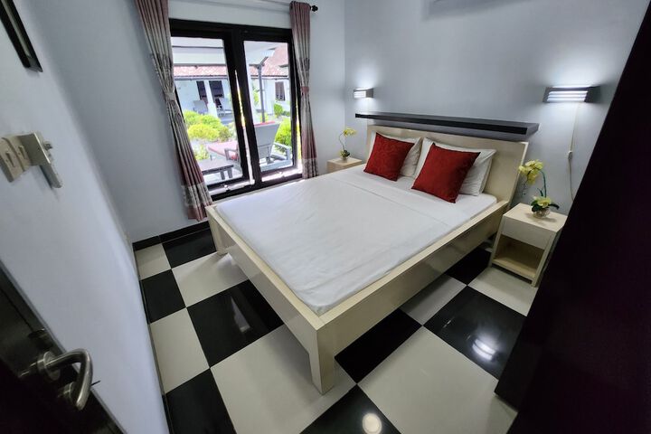 Room 3 of 111