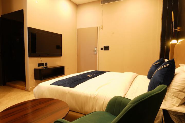 Room 15 of 18