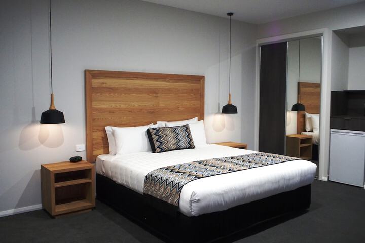 Room 3 of 16