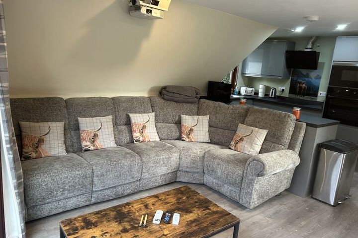 Lounge 19 of 49
