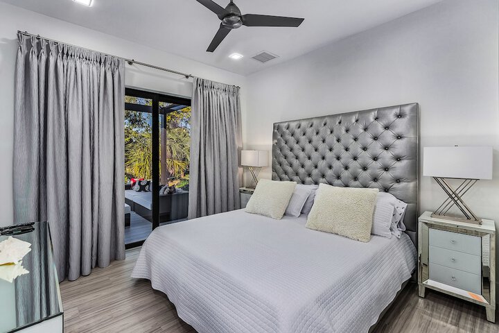 Room 9 of 42