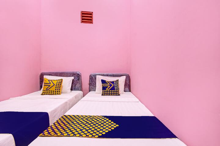 Room 13 of 33
