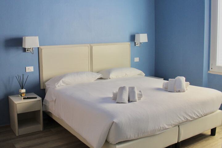 Room 2 of 16