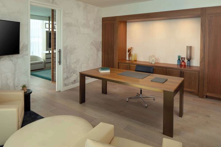 Room 85 of 243