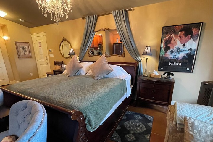 Room 65 of 143
