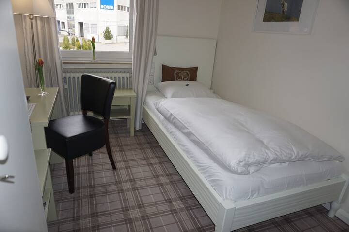 Room 2 of 59