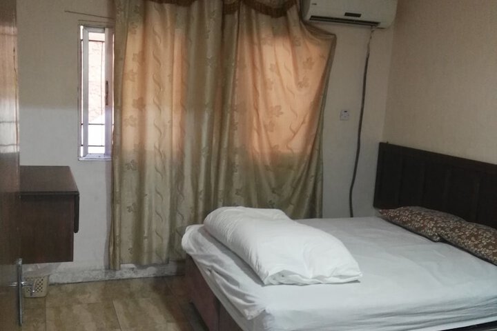 Room 16 of 40