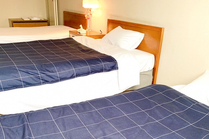 Room 8 of 33