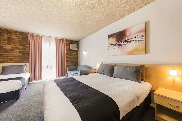 Room 6 of 42