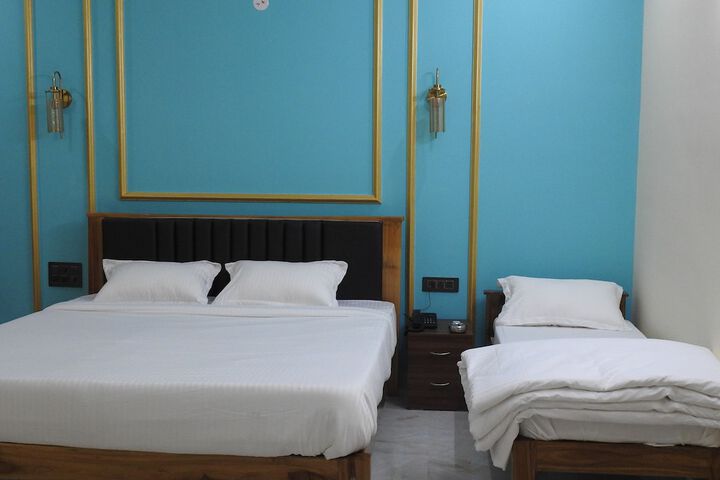 Room 6 of 17