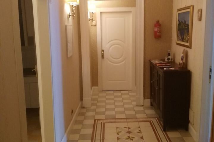 Ballroom/Hall 24 of 30