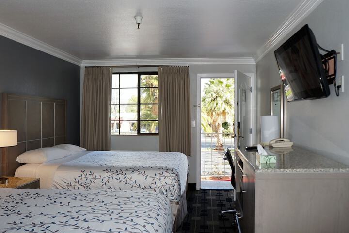 Queen Bed Accessible (7 of 45)
