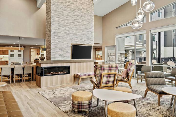 Lobby lounge