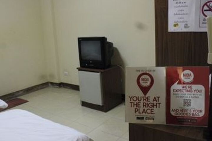 Room 17 of 33