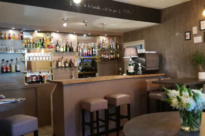 Lounge 21 of 23