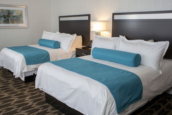 2 Queen Beds (5 of 8)
