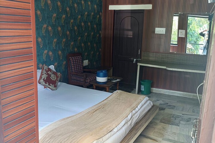 Room 3 of 28