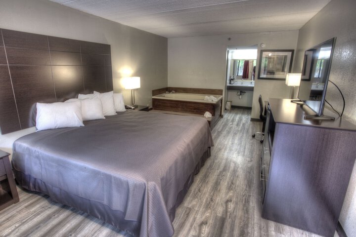 1 King Bed (18 of 19)