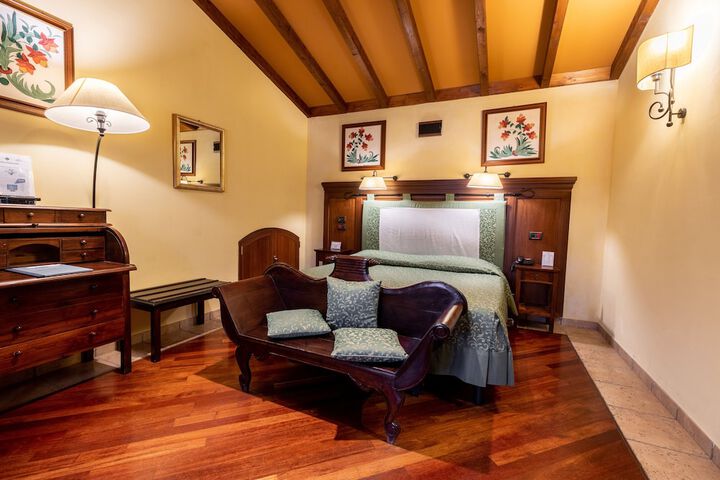 Room 6 of 80