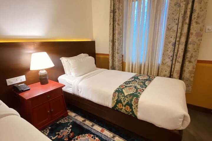 Room 44 of 214