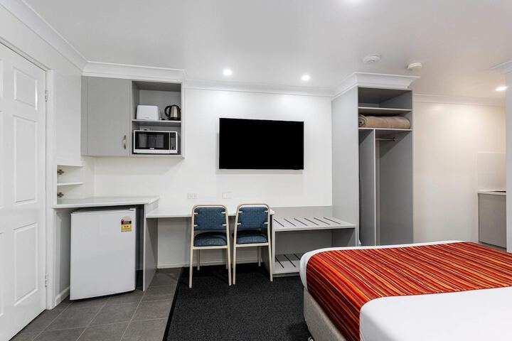 Room 32 of 85
