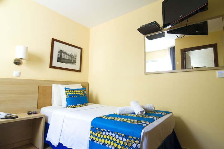 Room 10 of 42