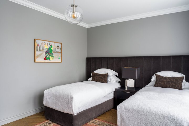 Room 25 of 69