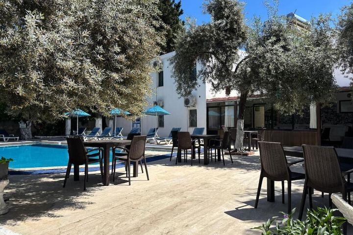 Pool Hotel