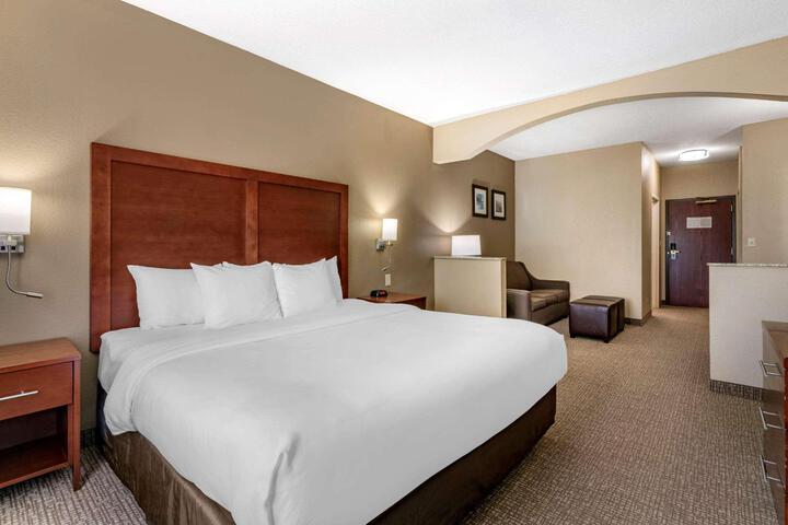 1 King Bed (3 of 13)