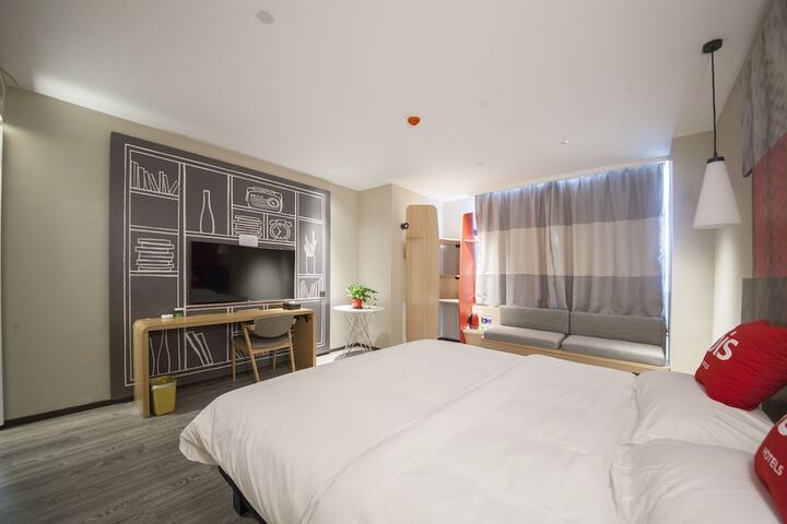 Room 5 of 23