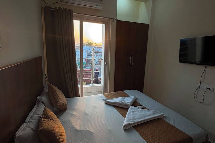 Room 8 of 14