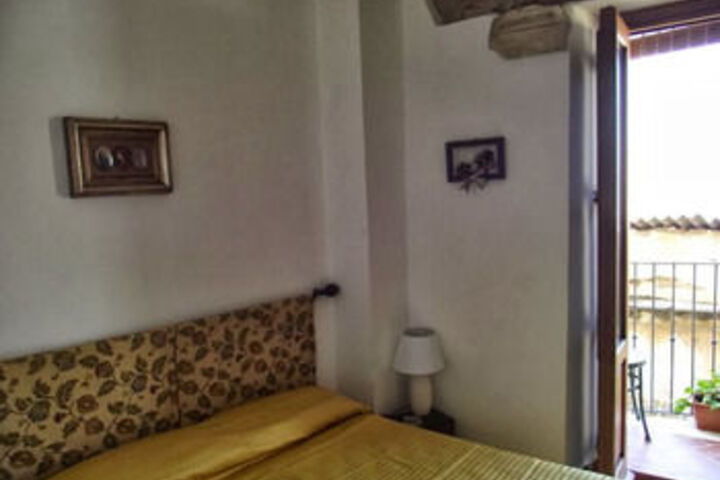 Room 12 of 25
