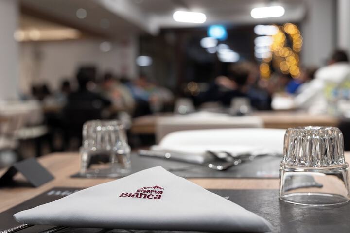 Dining 139 of 288