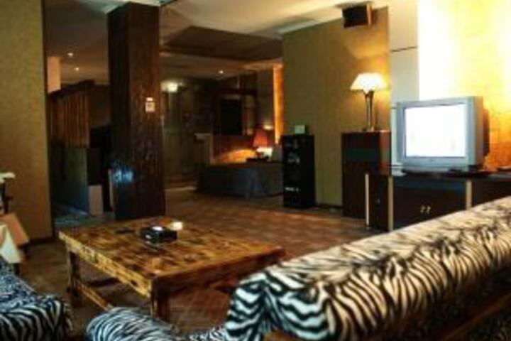 Suite 6 of 6