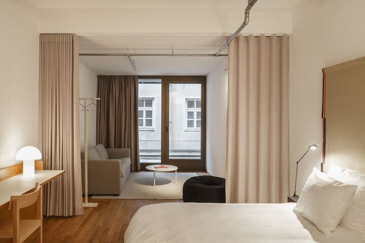 Room 28 of 44