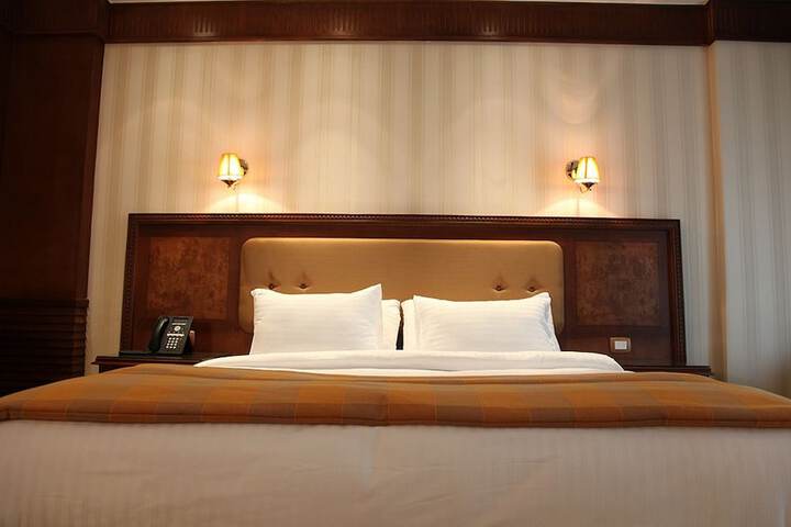 Room 3 of 33