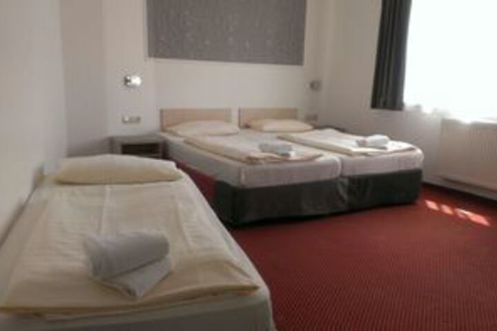 Room 4 of 6