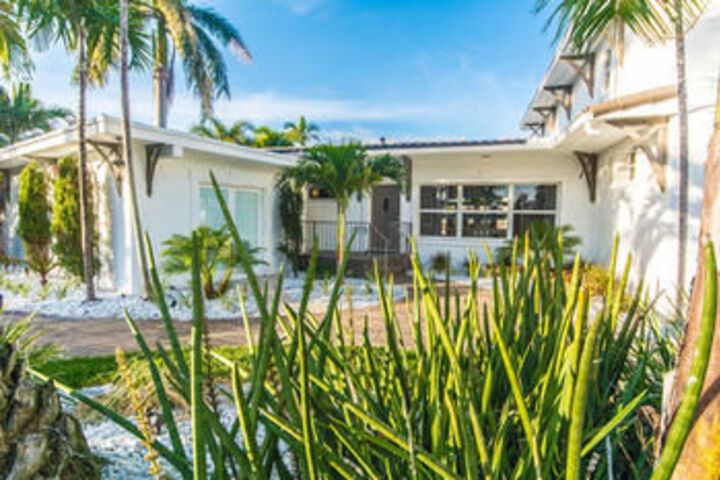 Hotel Exterior 65 of 524