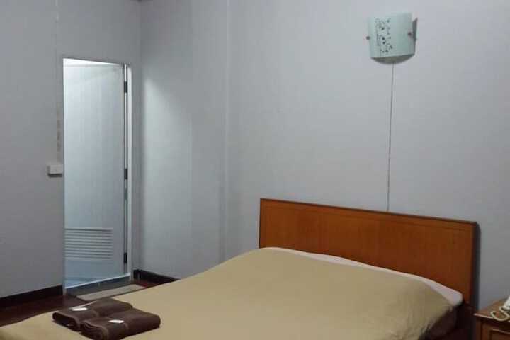 Room 6 of 37