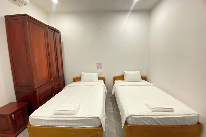 Room 11 of 42