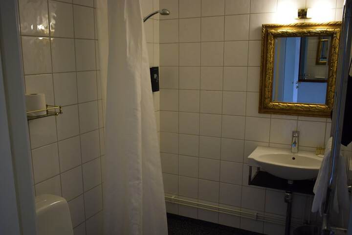 Room 15 of 65
