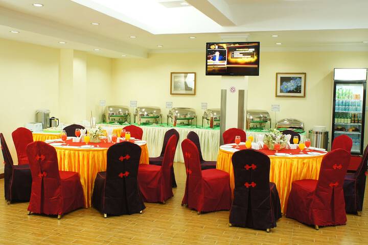 Dining 38 of 61