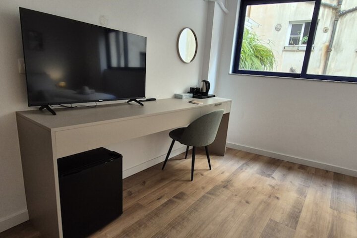 Room 25 of 86