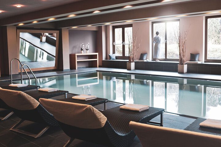 Hotel Pool