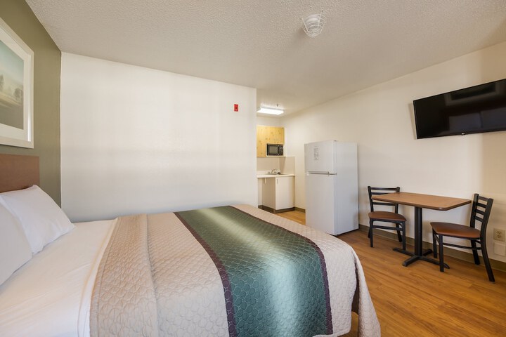 ADA Accessible Studio 1 Queen Bed (2 of 6)
