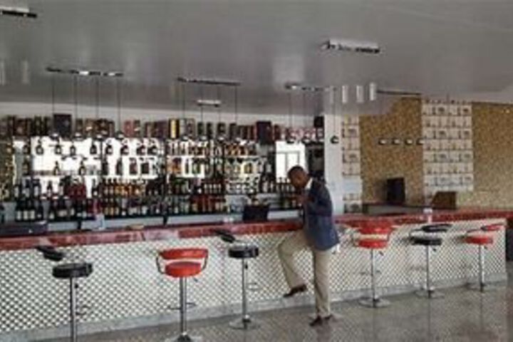 Lounge 5 of 10