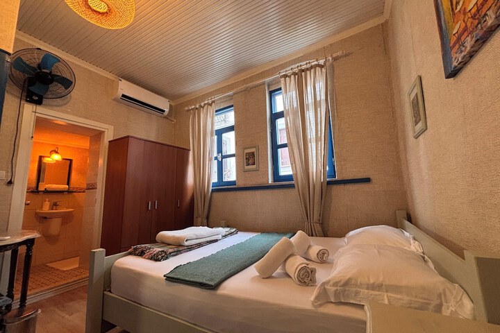 Room 13 of 73